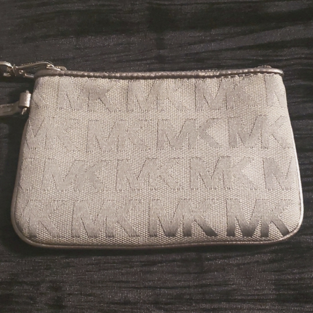 Michael Kors wristlet Grey 4x6
